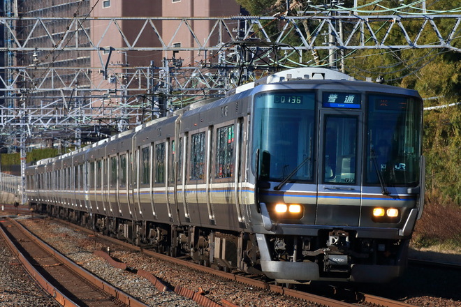 網干総合車両所223系V39編成を山崎駅で撮影した写真