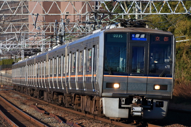 網干総合車両所明石支所207系T15編成を山崎駅で撮影した写真