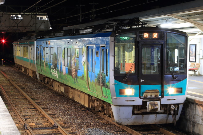 敦賀地域鉄道部敦賀運転センター125系F18編成を小浜駅で撮影した写真