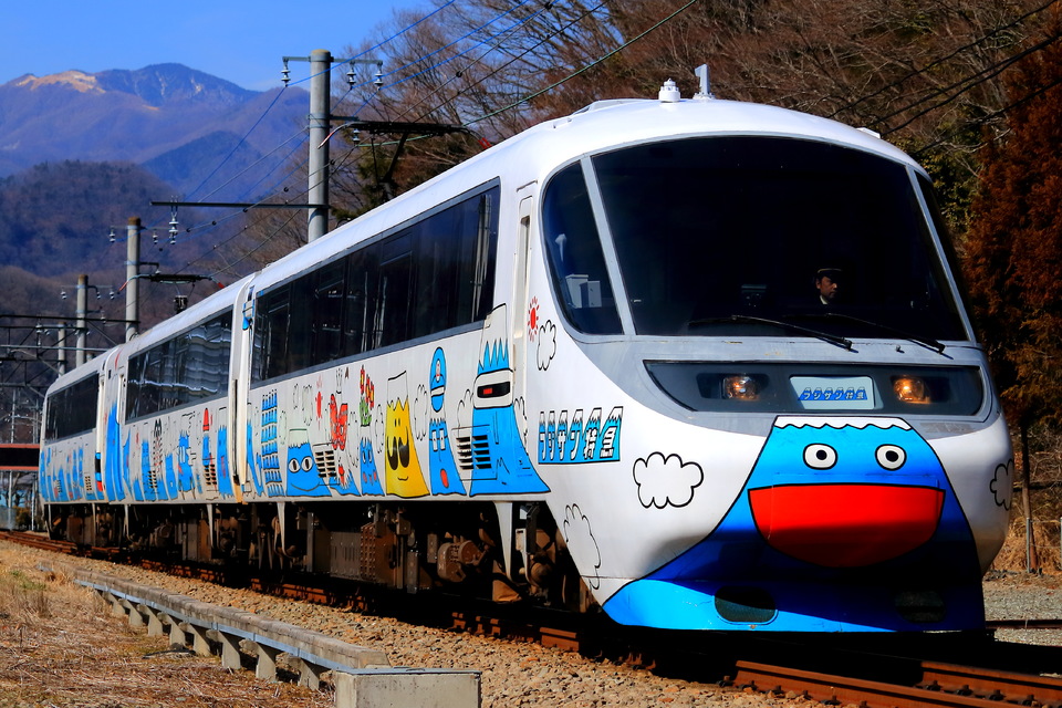 富士急8000系8001F<br class="br-sp" />(8001編成)の写真