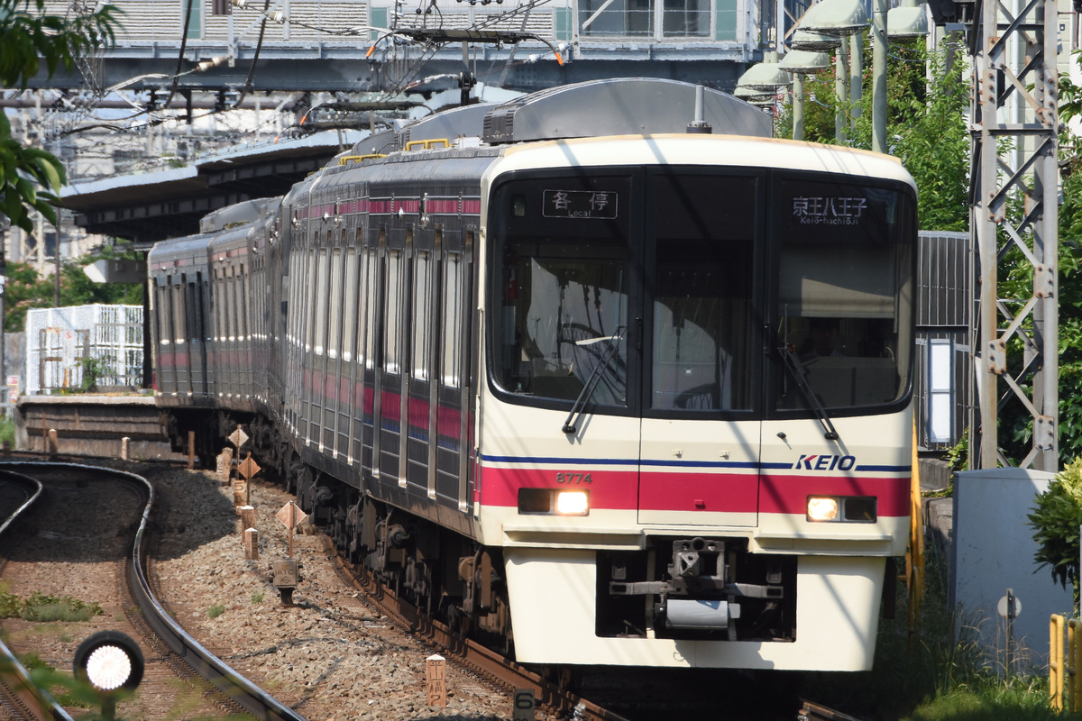 京王電鉄  8000系 8724F