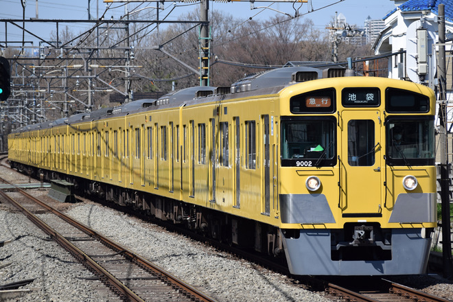 9000系を秋津駅で撮影した写真