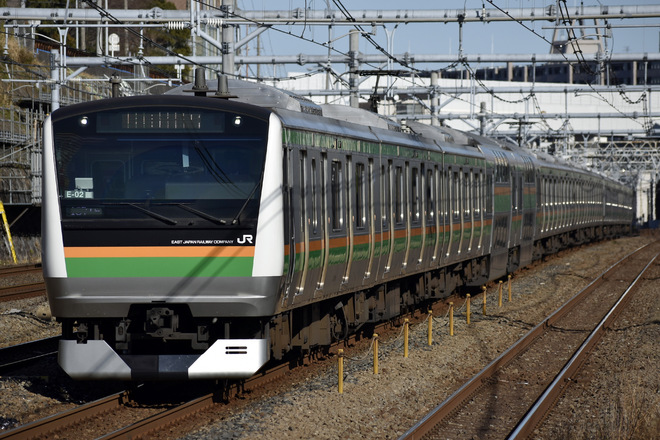 E233系E02を新子安駅で撮影した写真