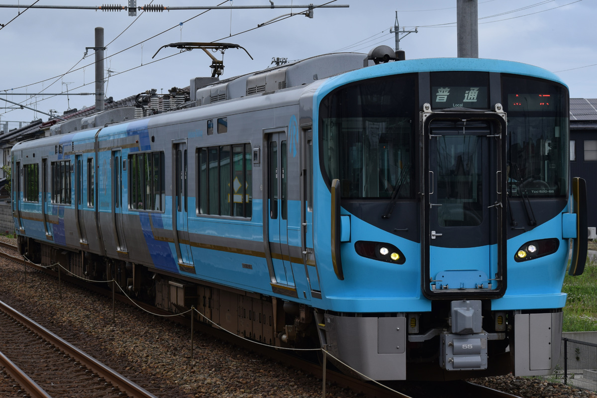 IRいしかわ鉄道  521系 