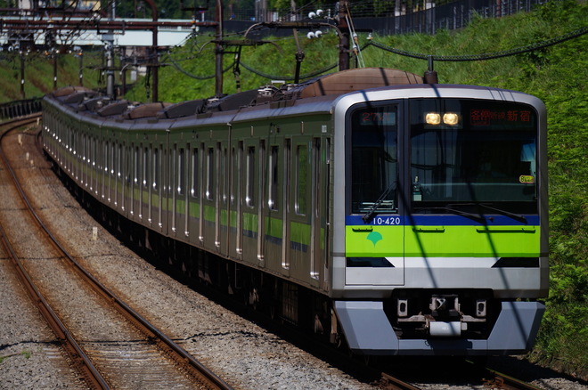 大島車両検修場10-300形10-420Fをめじろ台駅で撮影した写真