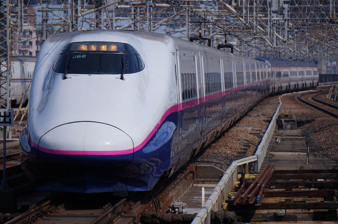 新幹線総合車両センターE2系J52編成を大宮駅で撮影した写真
