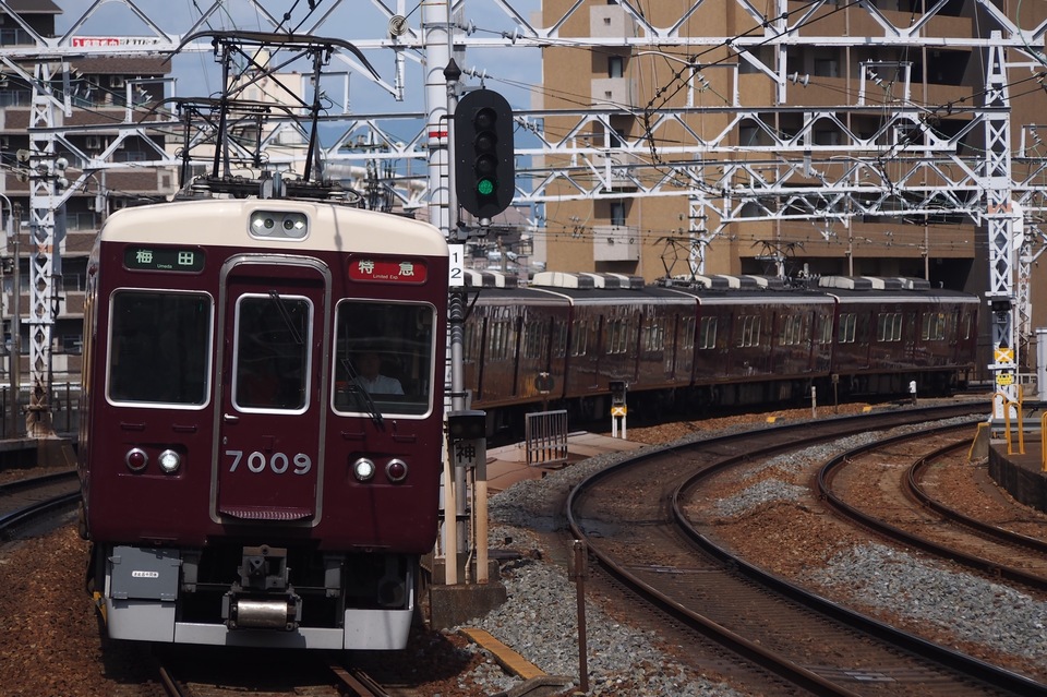 阪急7000系7009×8R<br class="br-sp" />(7009F)(7009編成)の写真