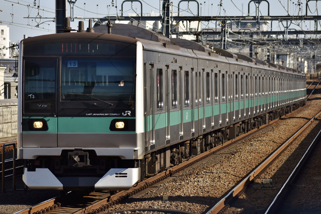 E233系マト13を祖師ヶ谷大蔵駅で撮影した写真