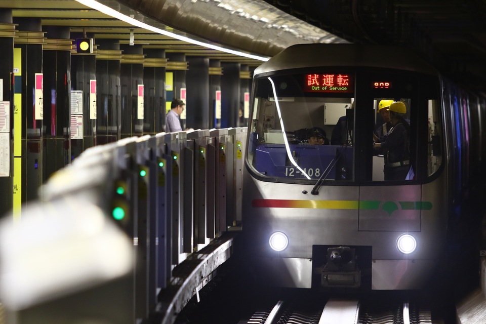 都営12-000形12-401編成<br class="br-sp" />(12-401F)の写真