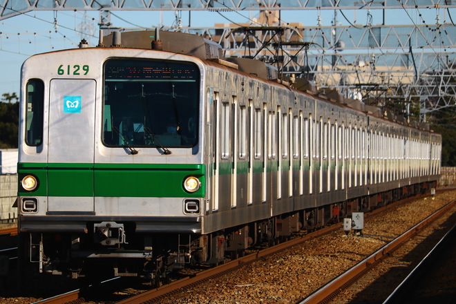 綾瀬検車区6000系6129Fを和泉多摩川駅で撮影した写真