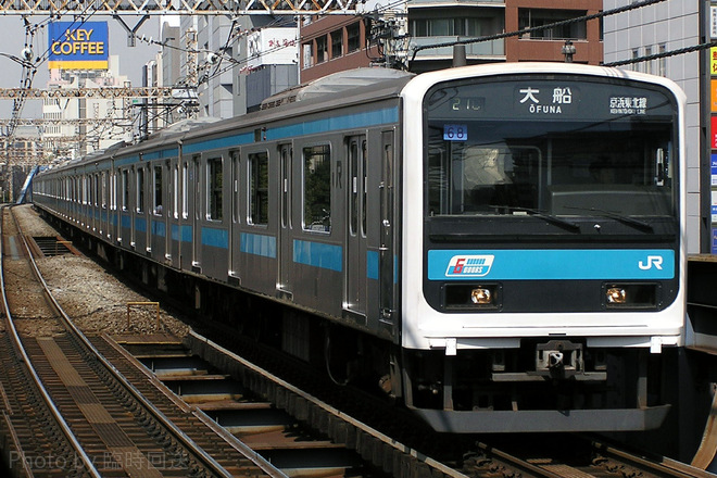 209系ウラ68編成を関内駅で撮影した写真
