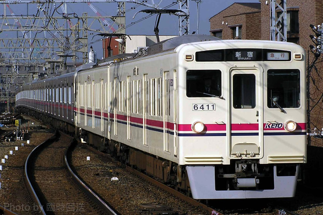 6000系6411を八幡山駅で撮影した写真