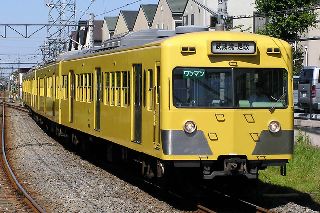 旧101系を新小金井駅で撮影した写真