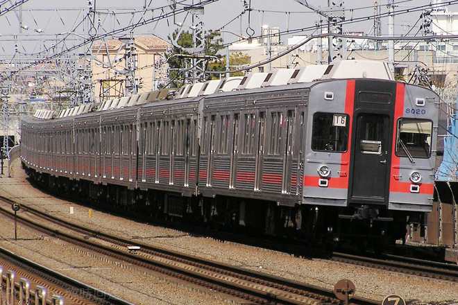 8000系8019Fを多摩川駅で撮影した写真