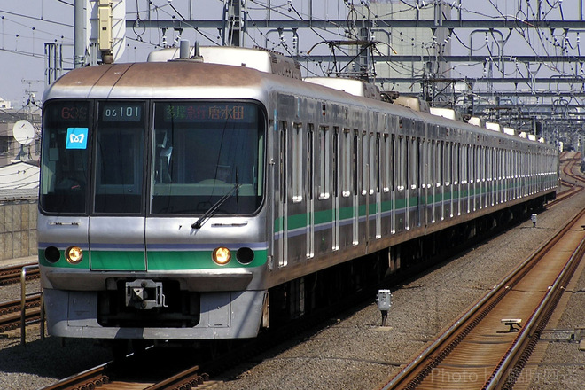 06系を祖師ヶ谷大蔵駅で撮影した写真