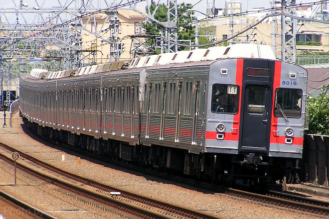 8000系8015Fを多摩川駅で撮影した写真