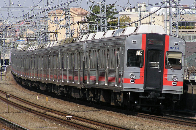 8000系8013Fを多摩川駅で撮影した写真