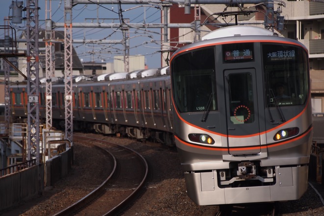 森ノ宮電車区323系LS08編成を寺田町駅で撮影した写真
