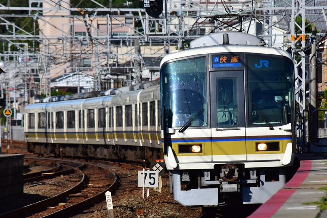 網干総合車両所本所221系A3編成を須磨駅で撮影した写真
