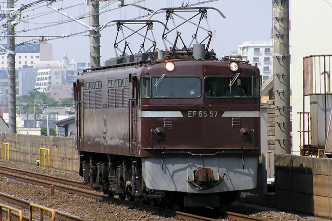 EF6557を本八幡駅で撮影した写真