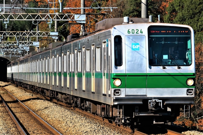 綾瀬検車区6000系6124Fをはるひ野駅で撮影した写真