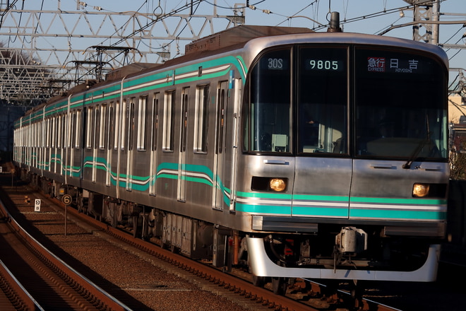 王子検車区9000系9105Fを多摩川駅で撮影した写真