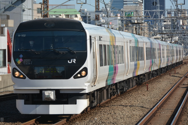 松本車両センターE257系M102編成を阿佐ヶ谷駅で撮影した写真