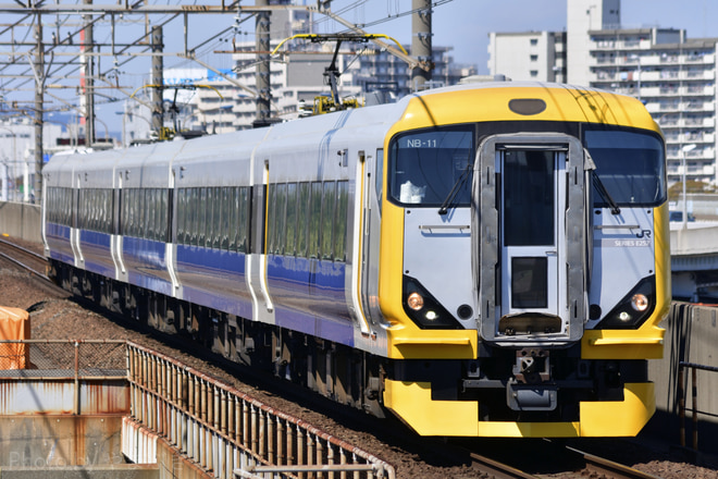 幕張車両センターE257系マリNB-11編成を舞浜駅で撮影した写真