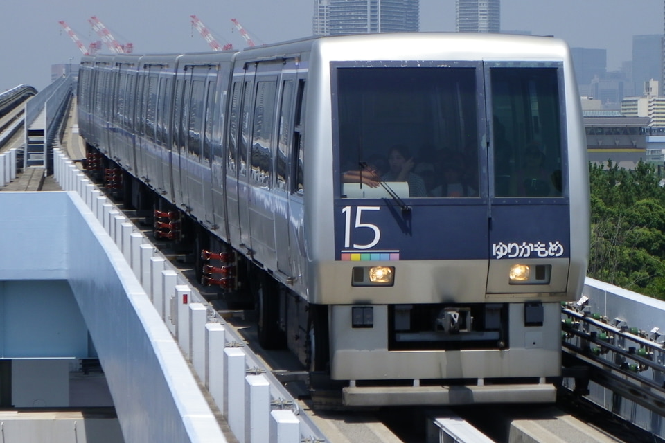 ゆりかもめ7000系7151F<br class="br-sp" />(7151編成)(15編成)の写真