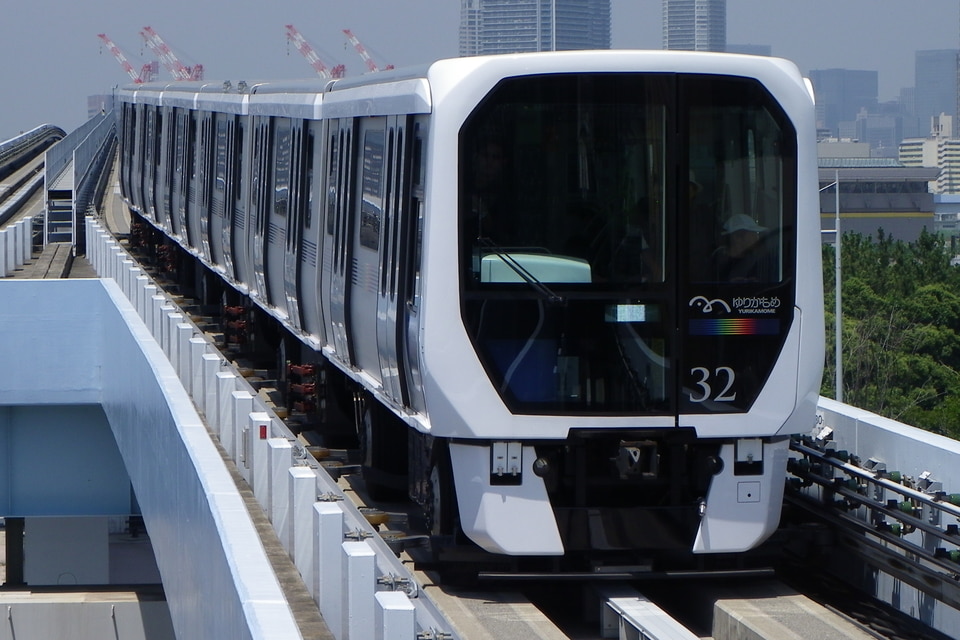 ゆりかもめ7300系7321F<br class="br-sp" />(7321編成)(32編成)の写真