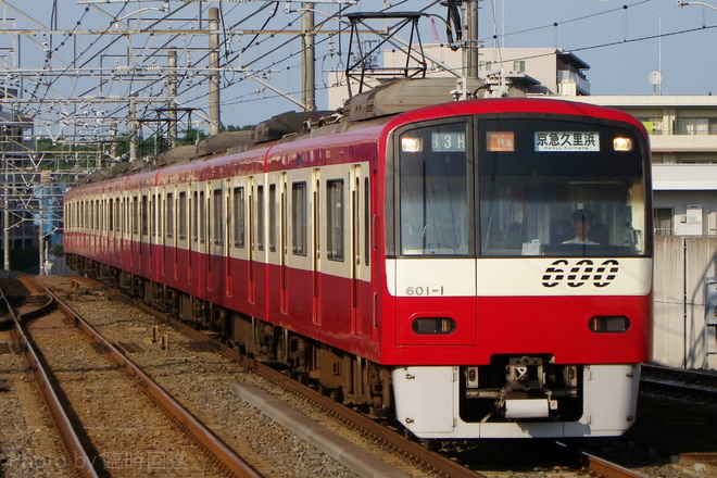 600形601編成を東松戸駅で撮影した写真