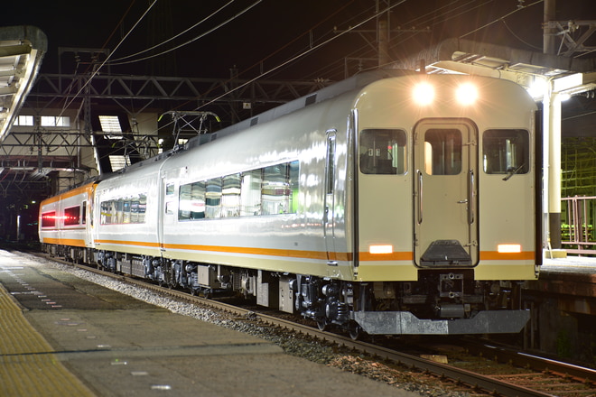 富吉検車区21000系UB01を塩浜駅で撮影した写真