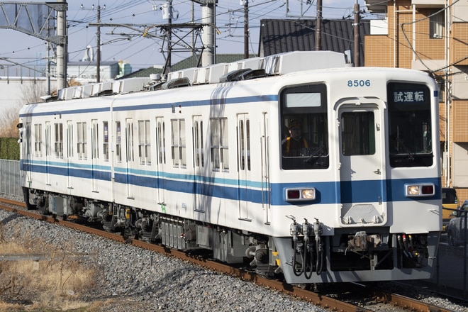 南栗橋車両管区8000型8506Fを板倉東洋大前駅で撮影した写真