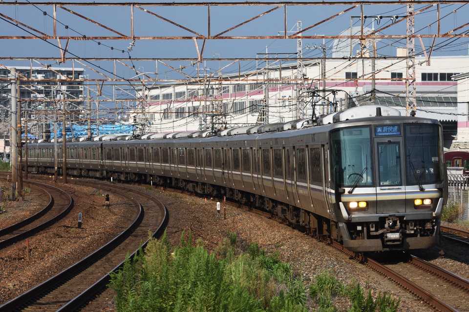 JR西223系V27編成<br class="br-sp" />(ホシV27編成)の写真