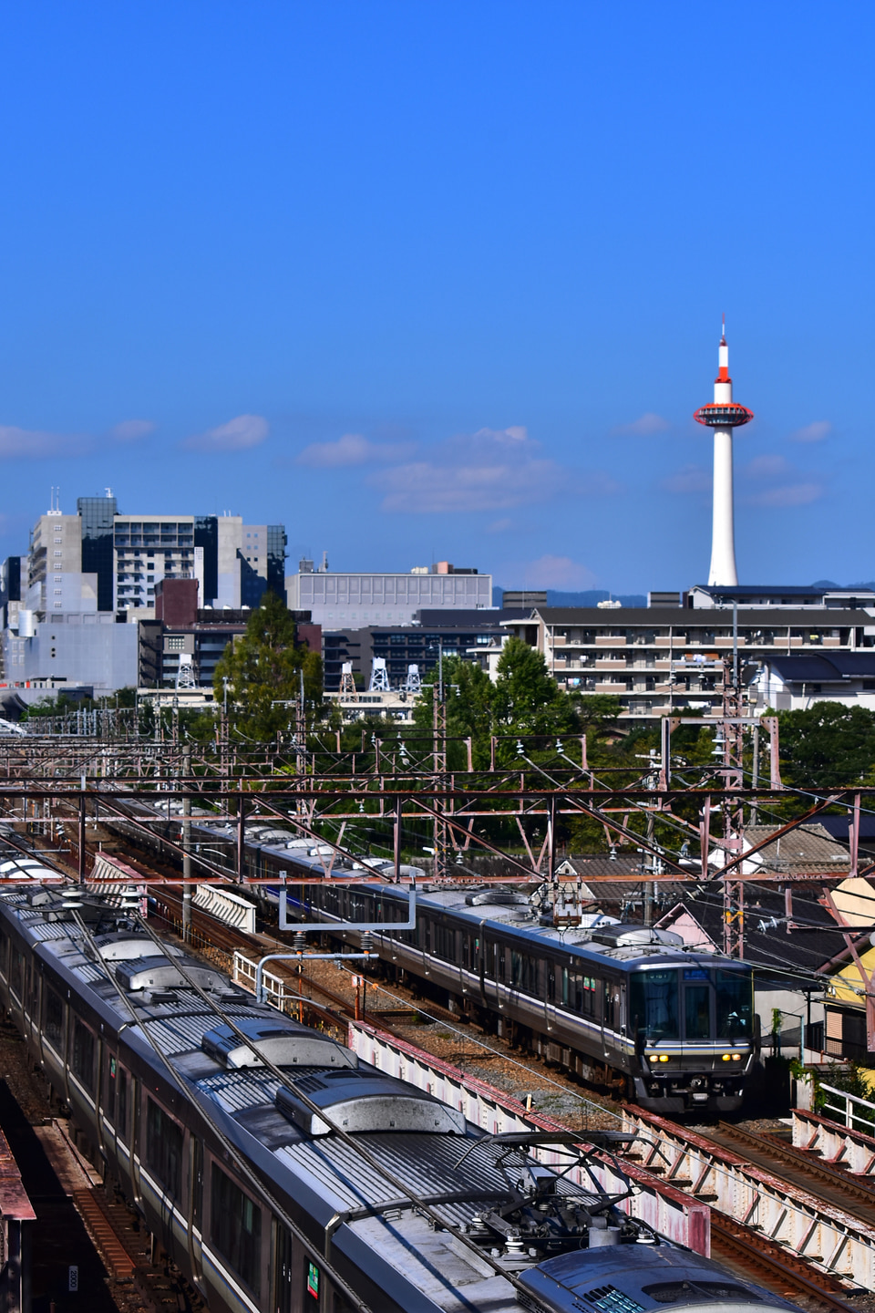 JR西223系V3編成<br class="br-sp" />(ホシV3編成)の写真