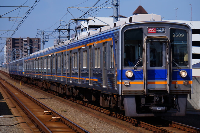 住ノ江検車区9000系9509Fを松ノ浜駅で撮影した写真