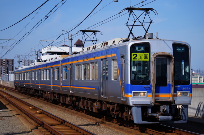 住ノ江検車区2000系2043Fを松ノ浜駅で撮影した写真