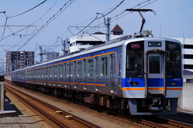 住ノ江検車区8000系8010Fを松ノ浜駅で撮影した写真