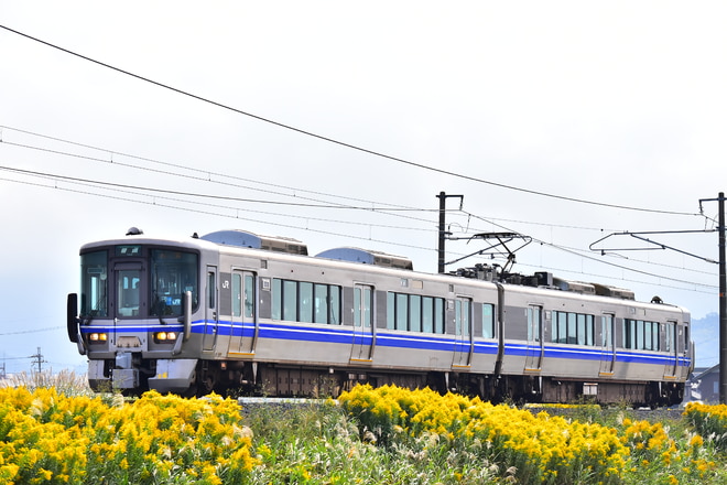 金沢総合車両所521系E4編成を坂田～田村間で撮影した写真