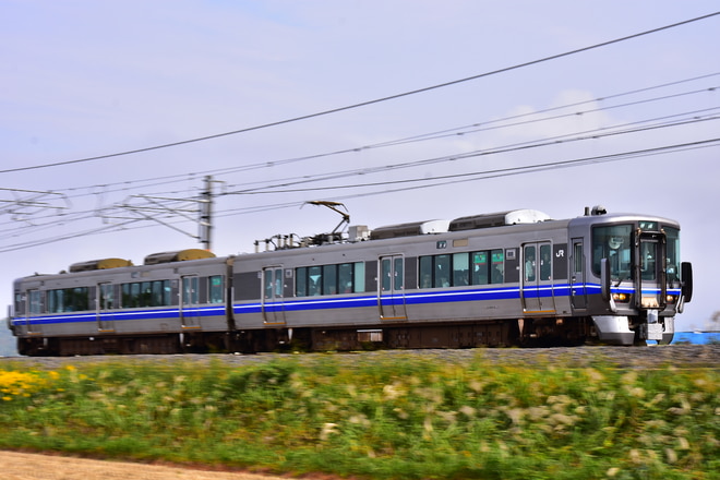 金沢総合車両所521系E2編成を田村～坂田間で撮影した写真