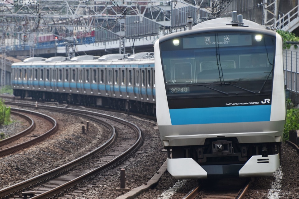 JR東E233系サイ157編成<br class="br-sp" />(ウラ157編成)の写真