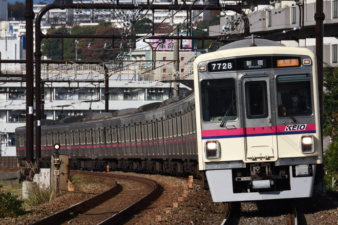 7000系7728Fを京王永山駅で撮影した写真