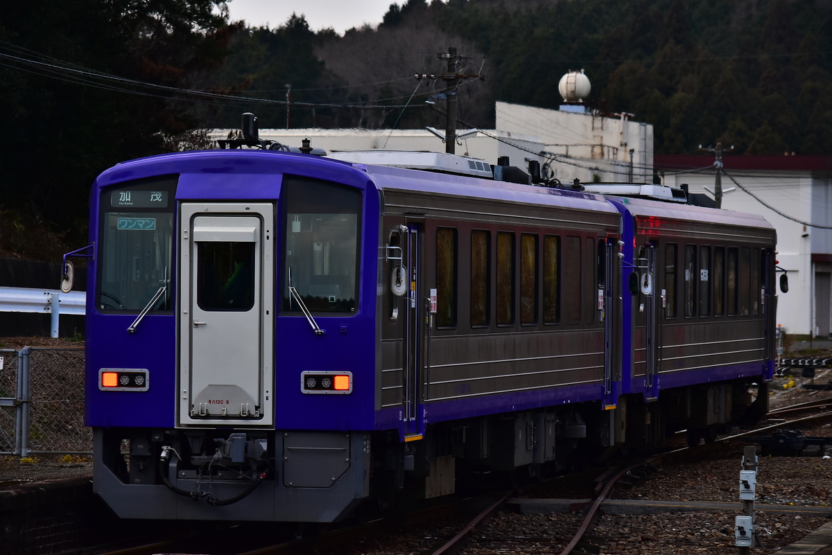 JR西日本 亀山鉄道部 キハ120 8