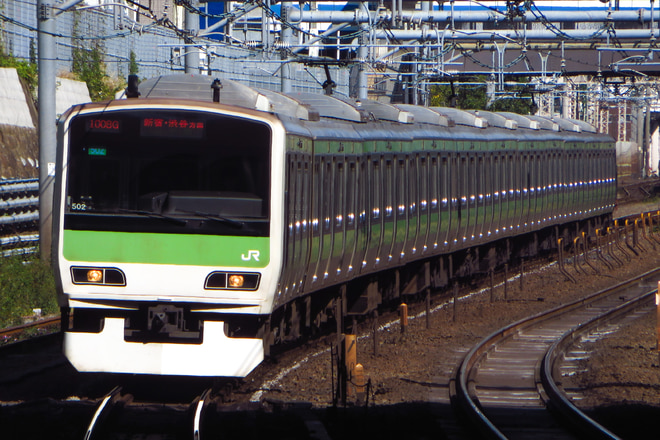 E231系トウ502編成を目白駅で撮影した写真