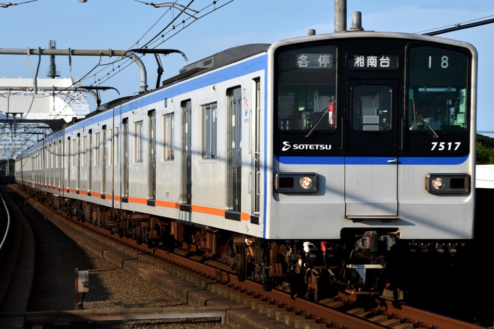 相鉄新7000系7715×8<br class="br-sp" />(7715F)(7715編成)の写真