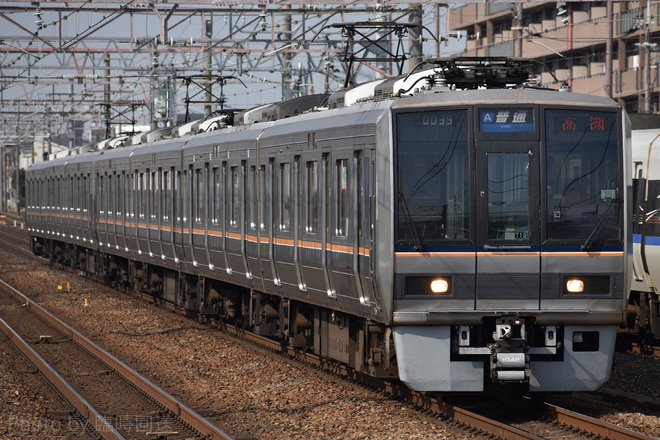 207系T19を摂津富田駅で撮影した写真