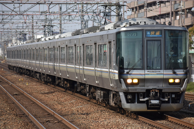 223系W34を摂津富田駅で撮影した写真