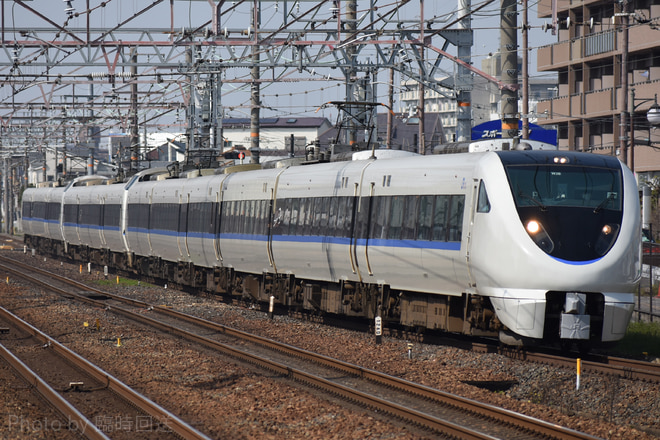 683系W36を摂津富田駅で撮影した写真