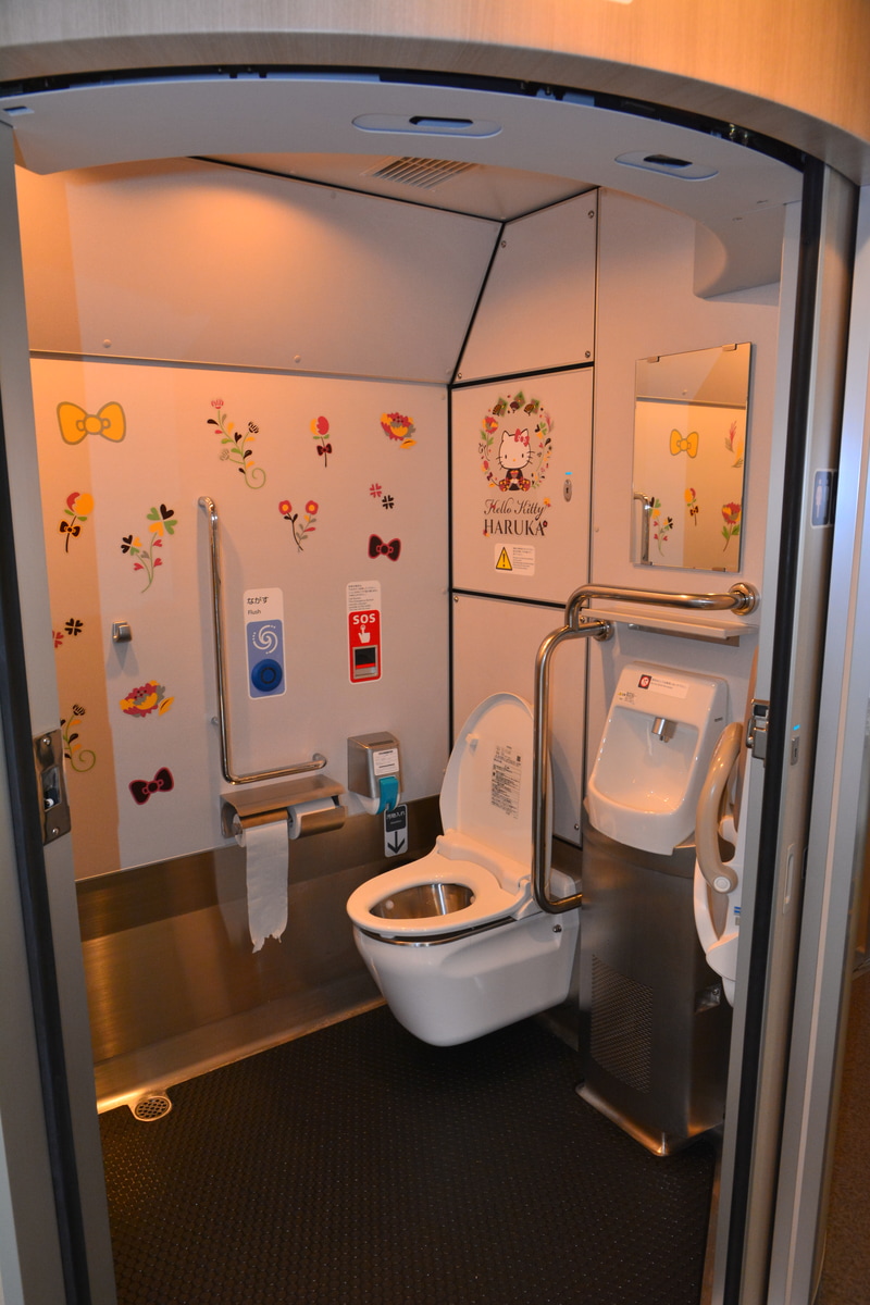 JR西日本  271系　クモハ270形式にある洋式トイレ 