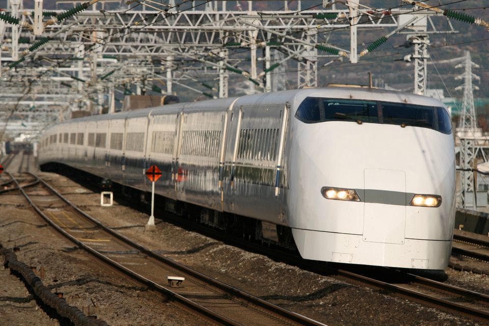 JR西223系F8編成<br class="br-sp" />(フチF8編成)(F008編成)の写真